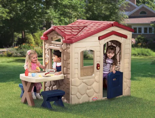 Picnic on the patio playhouse provencal 170621e13